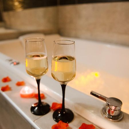 La Suite Romantique Avec Jacuzzi Au Coeur De Perpignan Zewnętrze zdjęcie